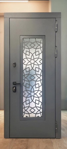 Серая дверь с лазерной резкой