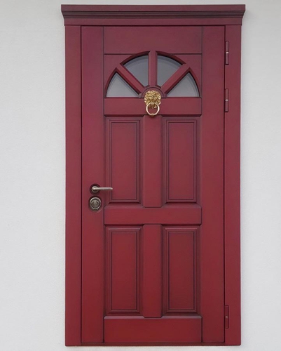 Красная дверь с кнокером