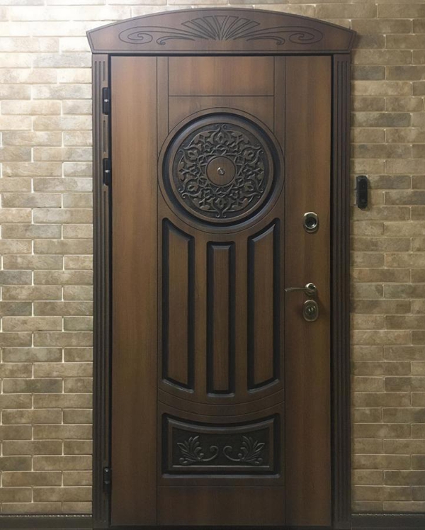 Дверь МДФ с фигурным наличником