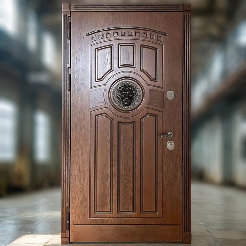 С чеканкой лев