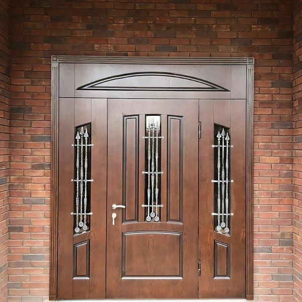 Парадная дверь с ковкой