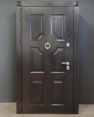 Дверь шпон с кнокером