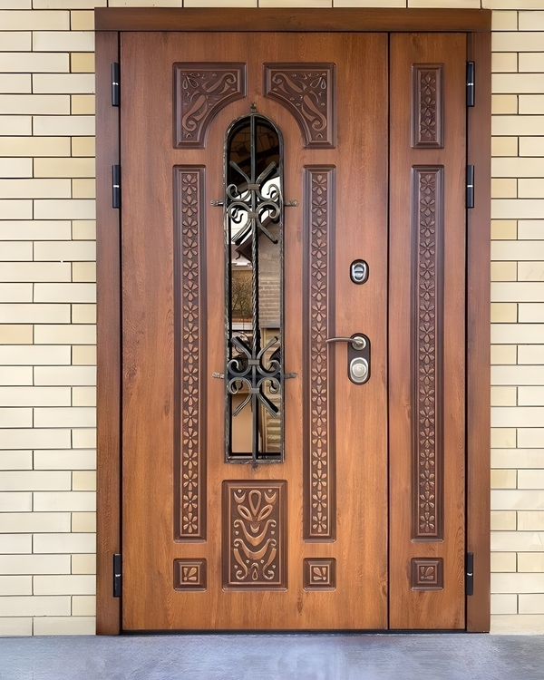 Полуторная уличная дверь