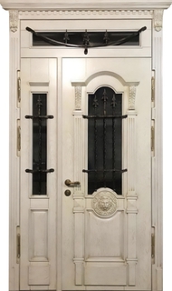 Парадная полуторная термодверь с карнизом, решетками и стеклом (МДФ шпон с патиной и резьбой) Парадная полуторная термодверь с карнизом, решетками и стеклом (МДФ шпон с патиной и резьбой)